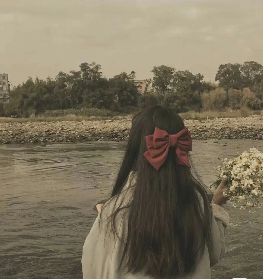 超美捧花女生背景图可做头像