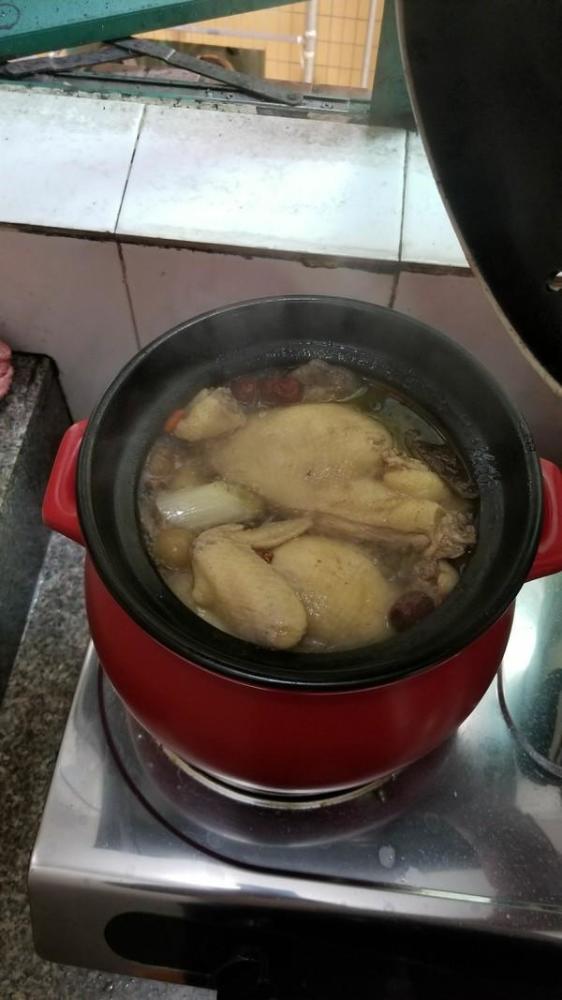 炖鸡汤直接下锅煮就毁了掌握一个技巧汤清澈甘甜鸡肉不柴