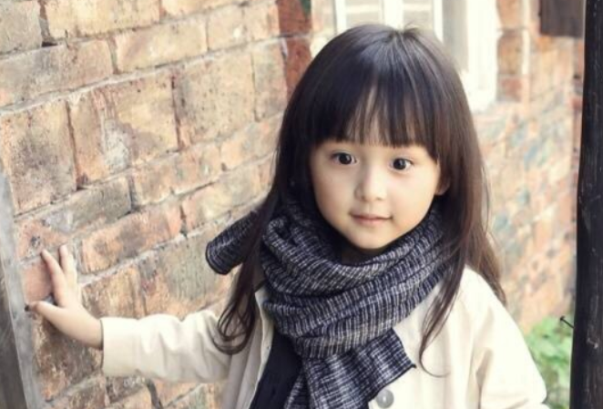 刘楚恬2岁出道年入百万长相甜美被禁止整容11岁颜值依旧