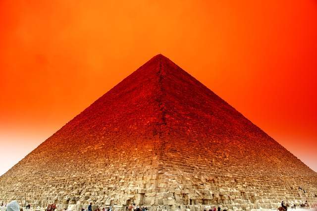 埃及 胡夫金字塔_关于去埃及胡夫金字塔的游记_埃及金字塔简介