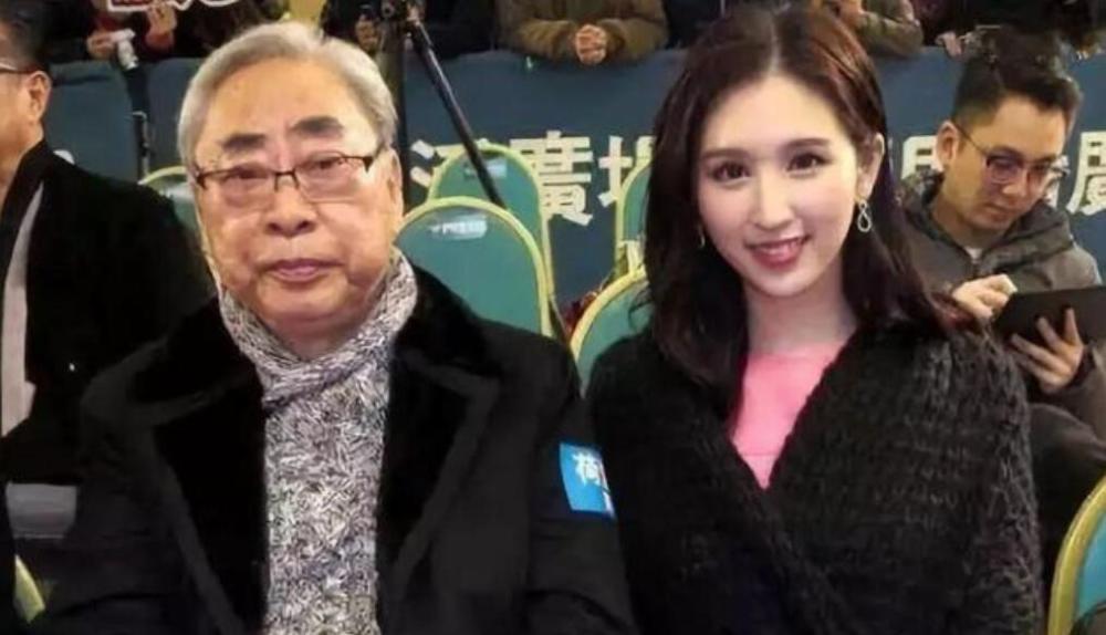 "孝顺女"何傲儿:与相差51岁富商恋爱,劈腿富二代,如今怎样?_腾讯新闻