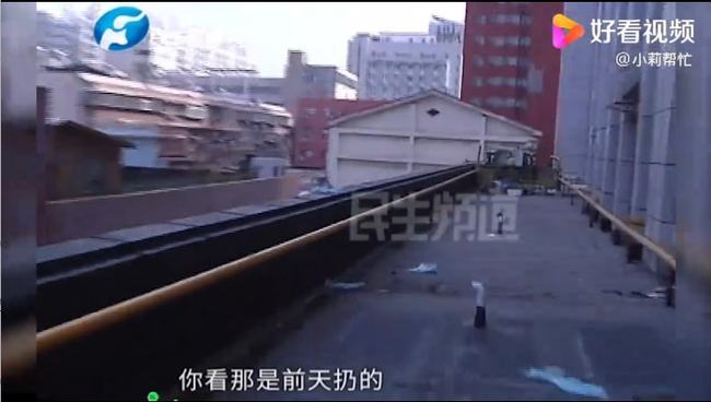 郑州一小区住户多次高空抛狗粪便楼下商户并不想走这样的狗屎运