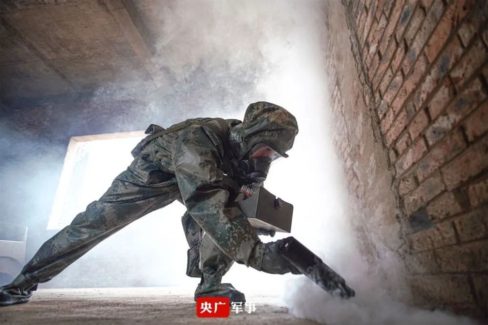 象鼻人降魔神兵送你一组防化兵的高清写真