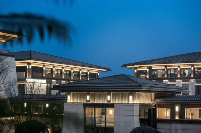 作品|隐于城市的湖畔酒店——记锦城湖盛美利亚酒店