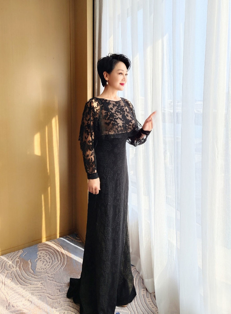 近20年的演艺生涯,王姬尝透了演员的酸甜苦辣,演员在外人眼里光鲜