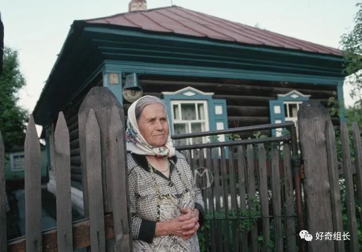 西伯利亚农村的俄罗斯老太太
