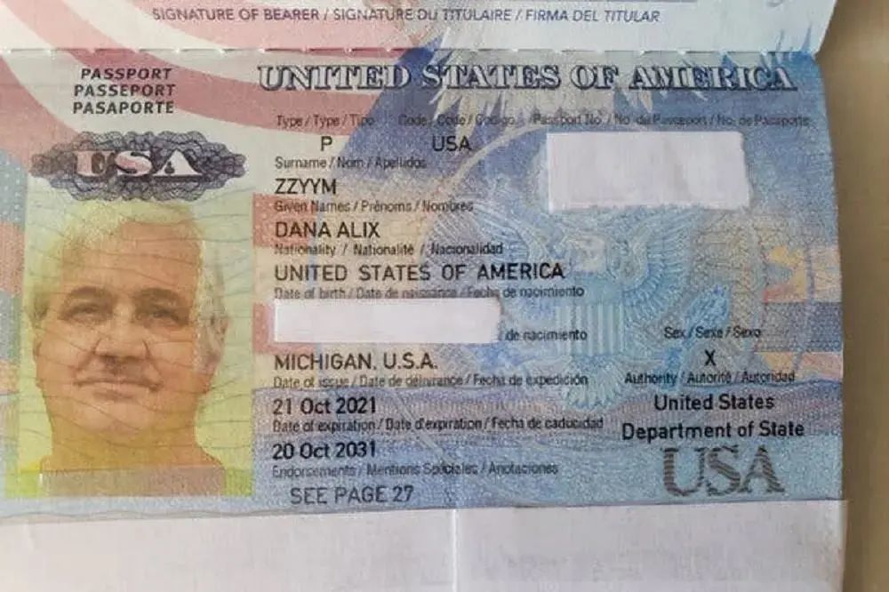 最新美国签发第一本x护照
