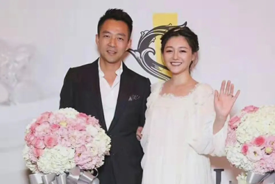 曝大s汪小菲确认离婚,知情网友称快官宣了,此前张兰点