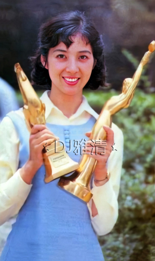43张老照片记录美人龚雪的四季风采天然大美女浓妆淡抹总相宜