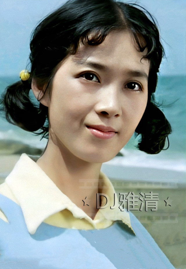 43张老照片记录美人龚雪的四季风采天然大美女浓妆淡抹总相宜