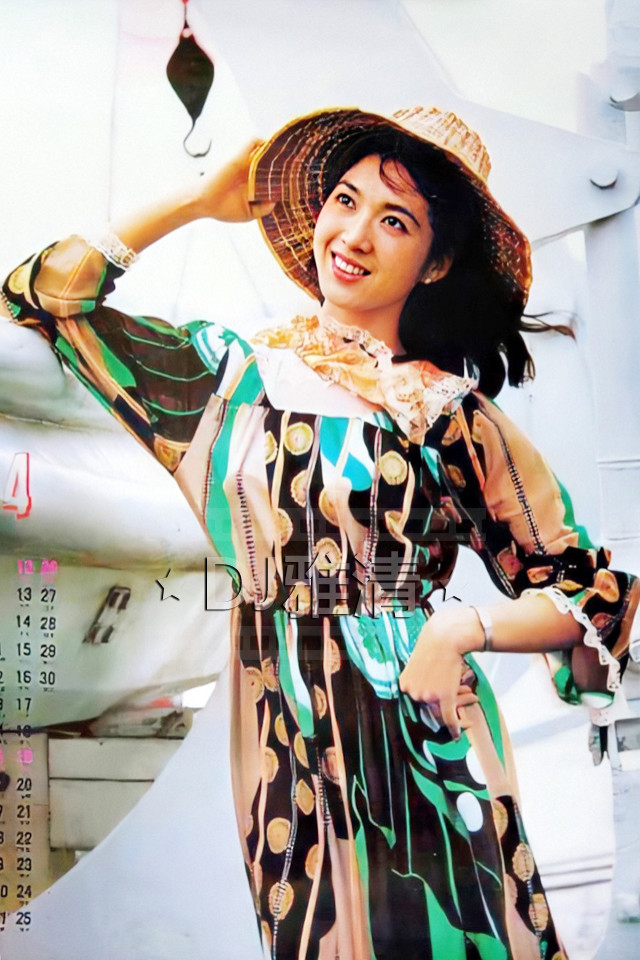43张老照片,记录美人龚雪的四季风采,天然大美女,浓妆淡抹总相宜