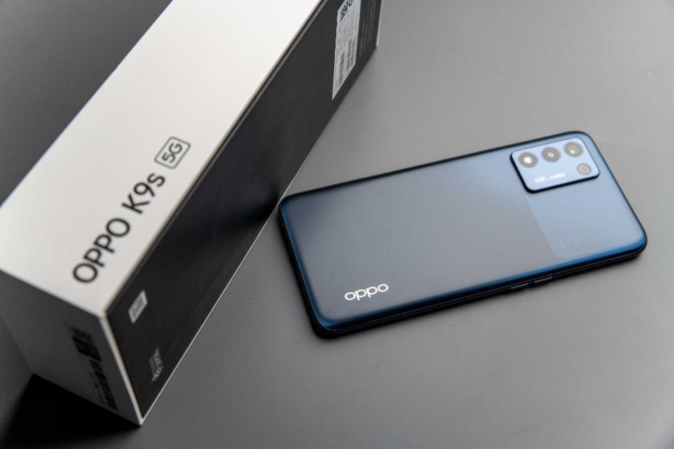 oppo k9s一共有三个颜色,分别是黑曜武士,霓幻银海和幻紫流沙,科