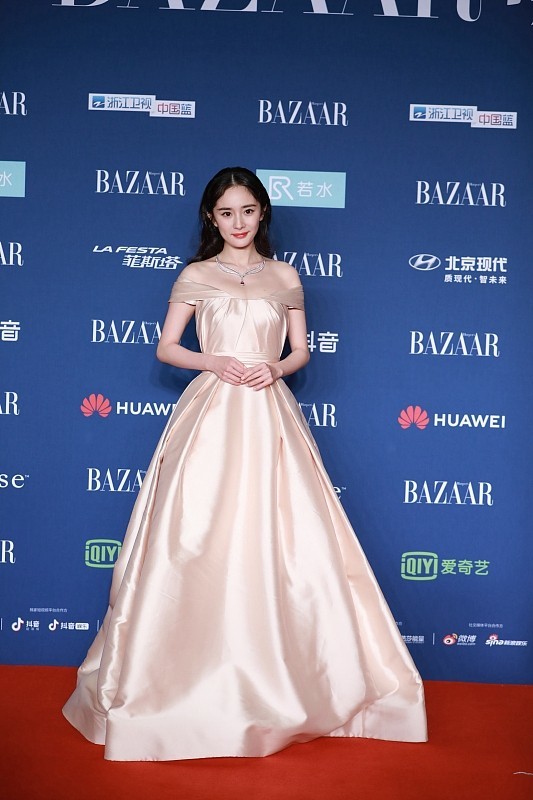 黑色抹胸晚礼服经典款礼服穿搭look大赏从日常做起每天进步一点点,你