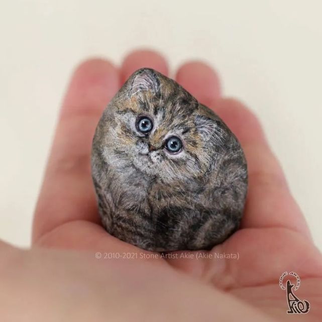 日本艺术家在石头上画画,栩栩如生的小动物,可爱到不