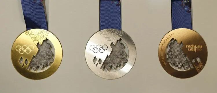 2018年平昌冬季奥运会奖牌▼既然提到了玉璧,最后番茄匠来延伸下