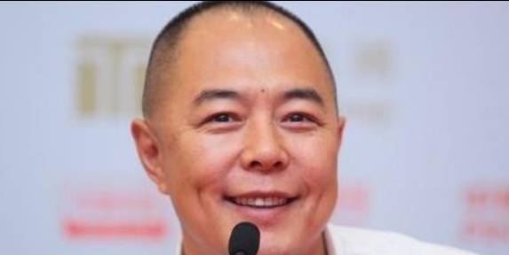 张铁林通过结婚也成功加入英国国籍,张铁林觉得在英国"镀金"的目的