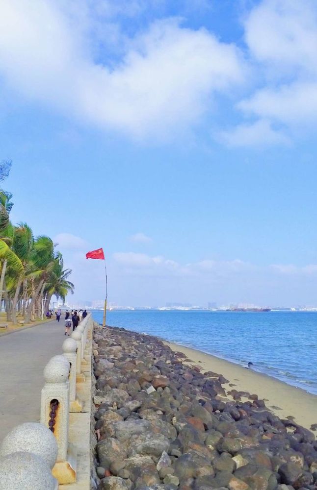 是一个集水上娱乐,沙滩,美食于一体的旅游景点.9.