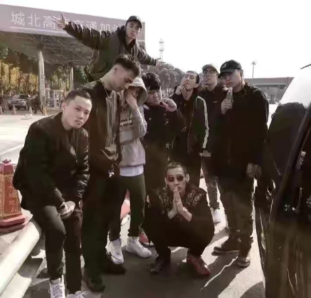 沈阳军区司令员刘精松在酒店遭遇地痞流氓寻衅滋事,将军说:你赶紧给我