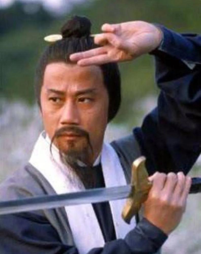 丘处机与杨铁心的交手只是游戏之作,丘处机只是稍微慎重了一下,想确认
