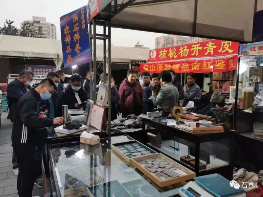 陨石科普团队再次走进北京潘家园