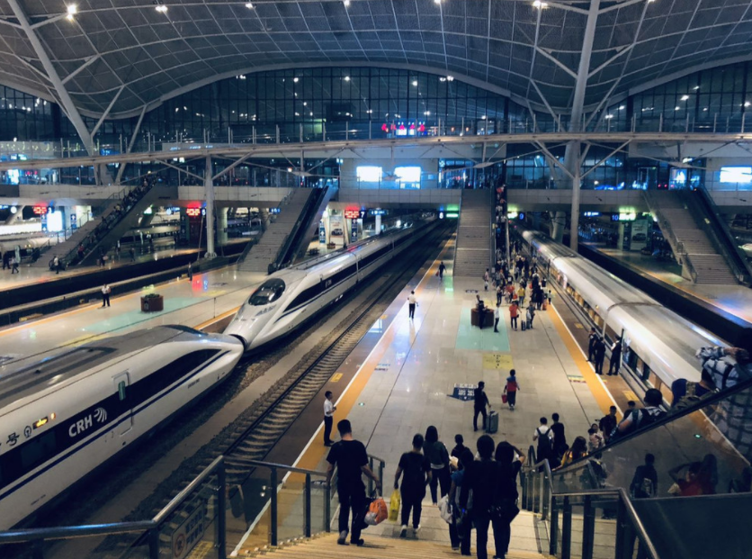 高铁站要建几十米高,中国为啥会这么做?背后有啥重要原因?