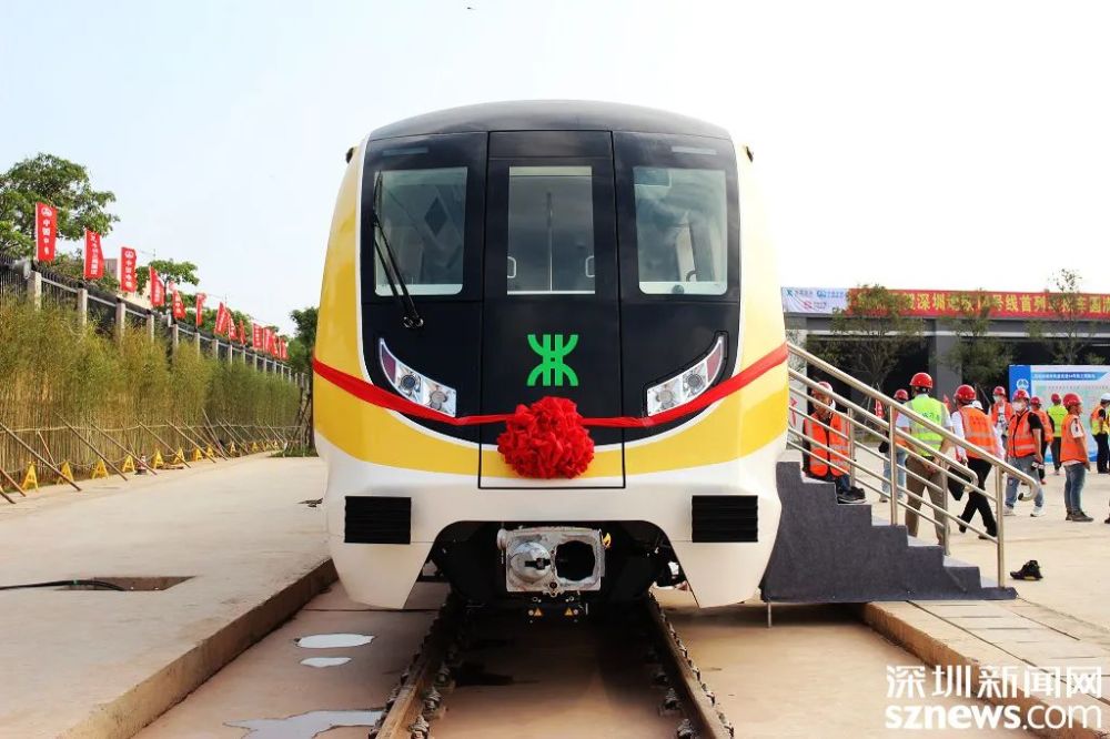 10月29日下午,深圳地铁14号线首列车接车仪式在昂鹅车辆段举行,为后续