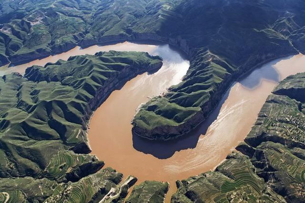 黄河河道才基本贯通,而距今10万年至1万年间,由于古渤海的形成,黄河才