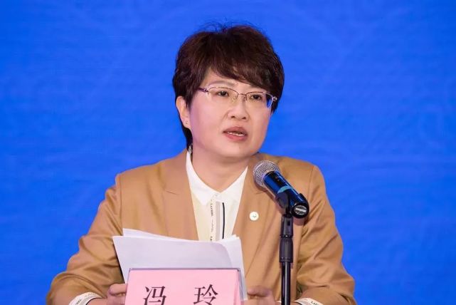 深圳市委常委,统战部部长冯玲出席会议并致辞,她表示:市佛教协会在