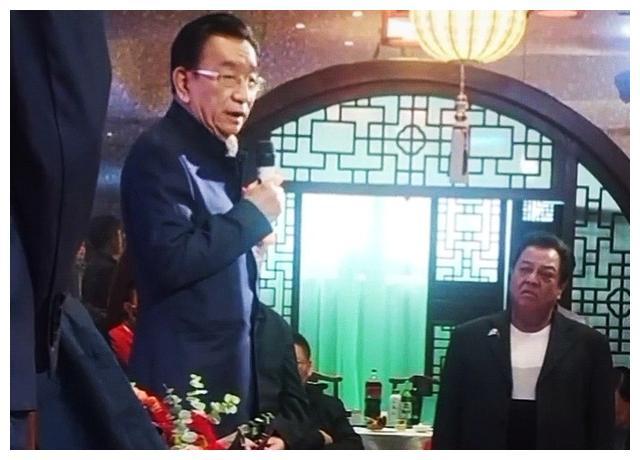 侯耀华高调表示要收何云伟为徒,并吐槽相声封箱没有意义