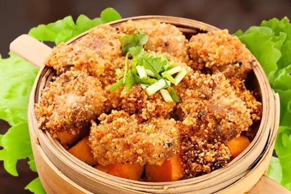 午点:蒸玉米,泡芙午餐:绿豆米饭,红薯粉蒸肉,素炒花菜,带丝老鸭汤早点