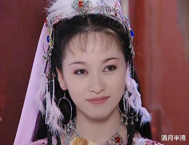 2001年《风流才子纪晓岚》播出,宋妍扮演美艳高傲的香妃.