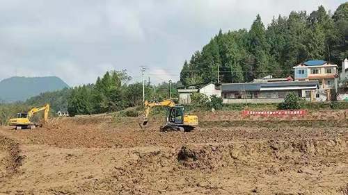 抓好高标准农田整治,实施"五良"融合产业宜机化改造,是保证粮油高产