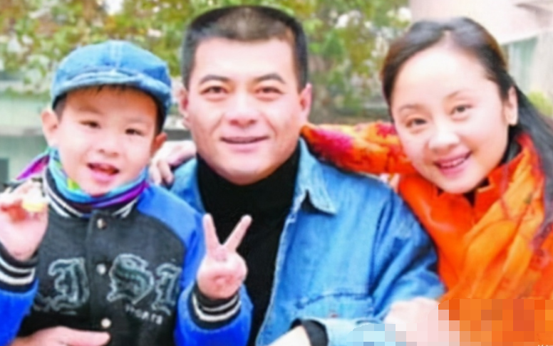 两次登上春晚捧红丈夫后却被抛弃的唐静如今独自抚养儿子
