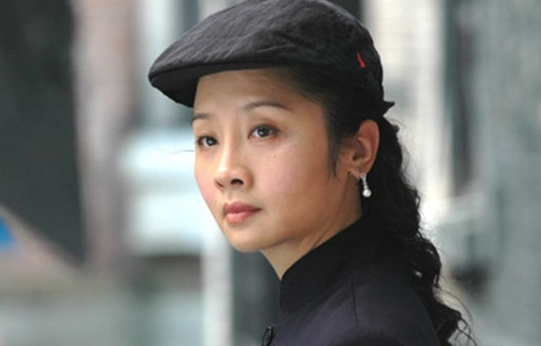 两次登上春晚捧红丈夫后却被抛弃的唐静如今独自抚养儿子