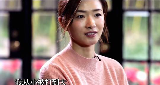 有资料称,万茜的老公比她小几岁,是一名摄影师,才华横溢.