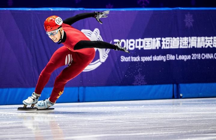 恭喜中国队,孙龙短道速滑世界杯1500米摘铜,0.026秒险胜第四名