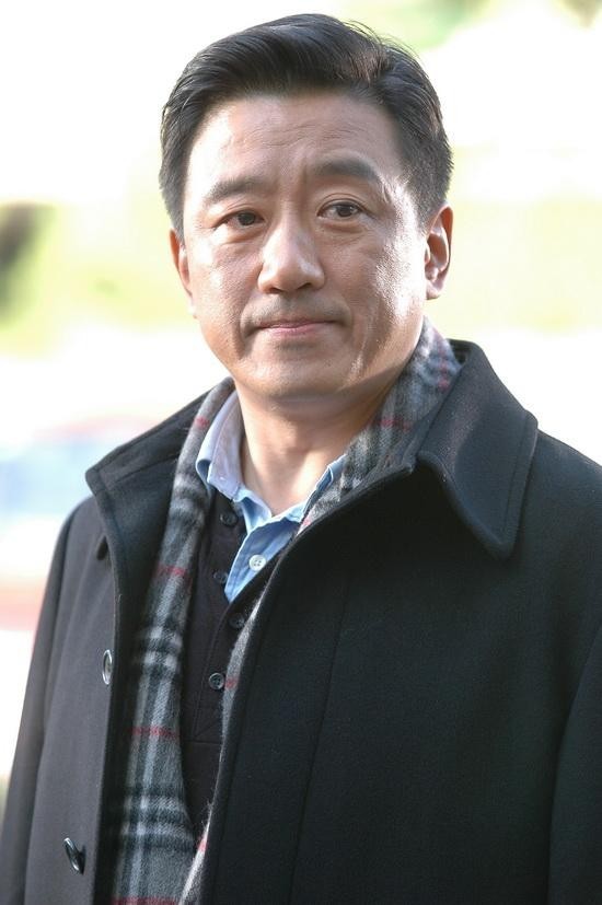 丁勇岱:因白宝山成名,如今在《突围》中扮黑心商人_腾讯新闻
