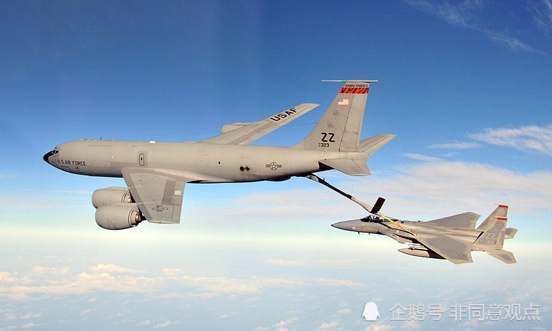 kc-135最初的任务是为战略轰炸机加油,但它