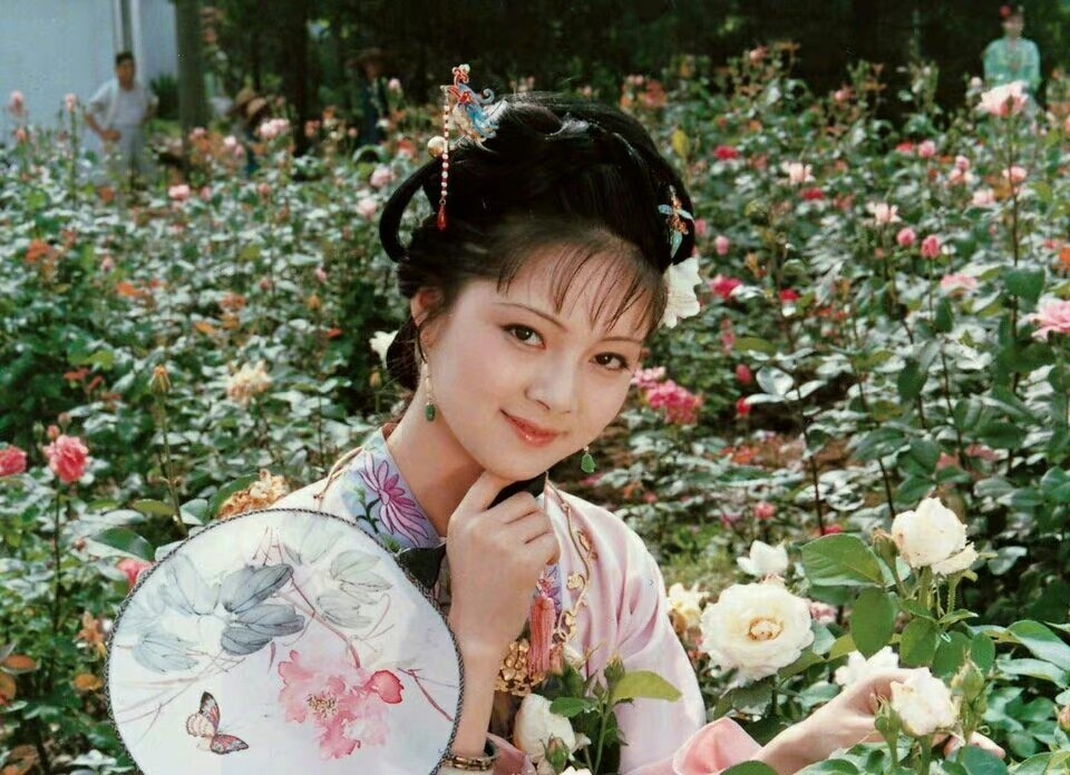 陈晓旭迎来56岁冥诞旧友晒照引回忆早年颜值气质超圈粉
