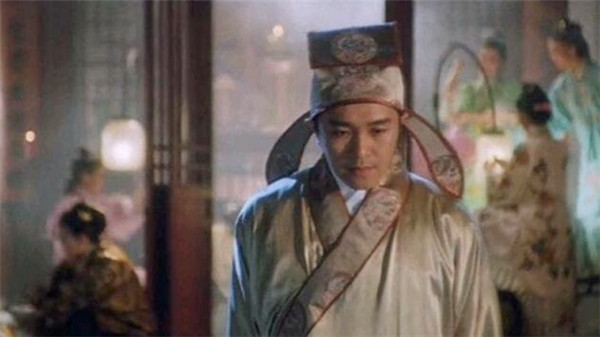 当时,唐伯虎在船头冻的瑟瑟发抖,但依旧强颜欢笑,很明显,这个女子就是