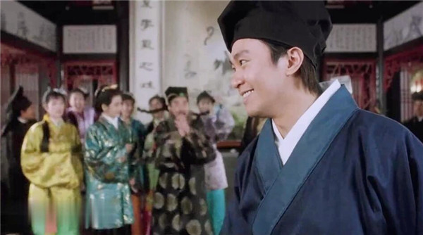 当时,唐伯虎在船头冻的瑟瑟发抖,但依旧强颜欢笑,很明显,这个女子就是