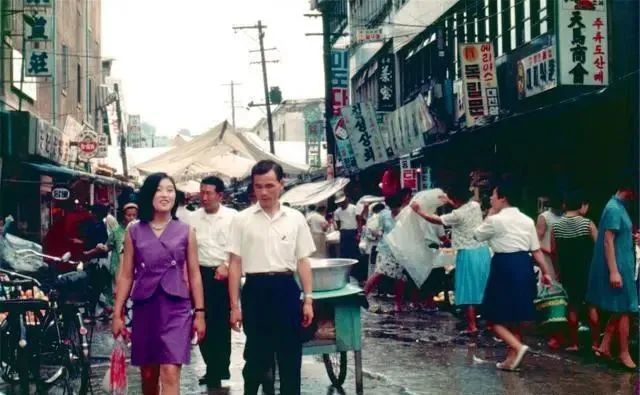 一组60年代韩国老照片已初显繁华