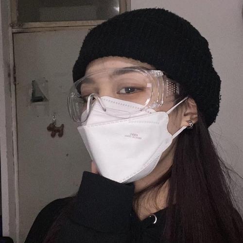 男孩子很难拒绝的戴口罩女头