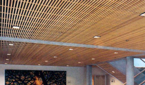 △ 木纹铝合金格栅吊顶3,长城板与格栅板的区别从形式上来讲,小编认为