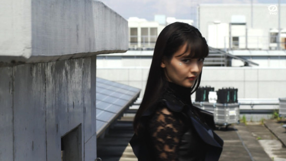 上坂堇的妆容是事务所负责的圆谷化妆师表示杀人还要诛心