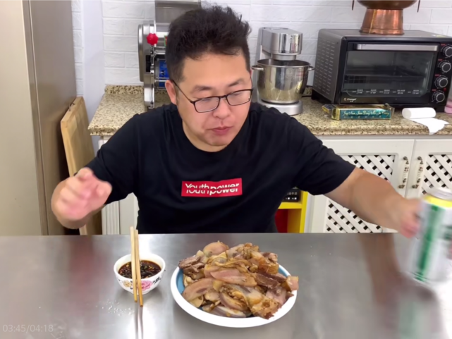河北帅小伙,"半吨先生",做美食2年圈粉2000万,还能红