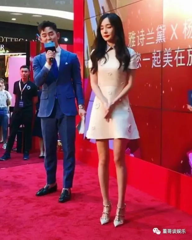 但她也算是比较丰满的身形,看上去甚至还有种y型身材的感觉