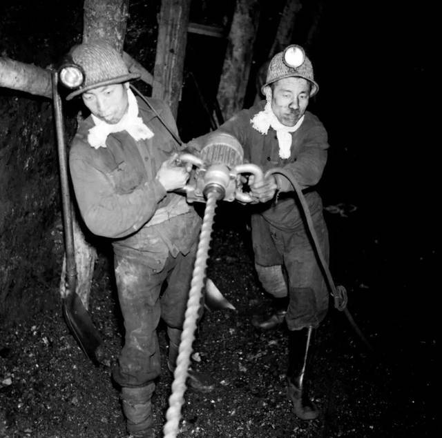 历数我国煤矿工人所经历的四代煤炭采煤工艺