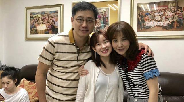 《外来媳妇本地郎》中康枝子扮演者何文茵,她与康祈耀