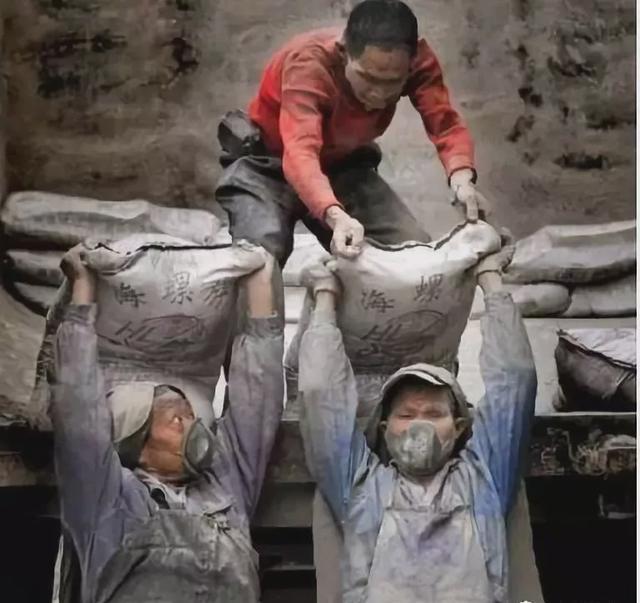 生活在底层的女人知道,男人也知道,都市的中产阶级和大资本家更是知道